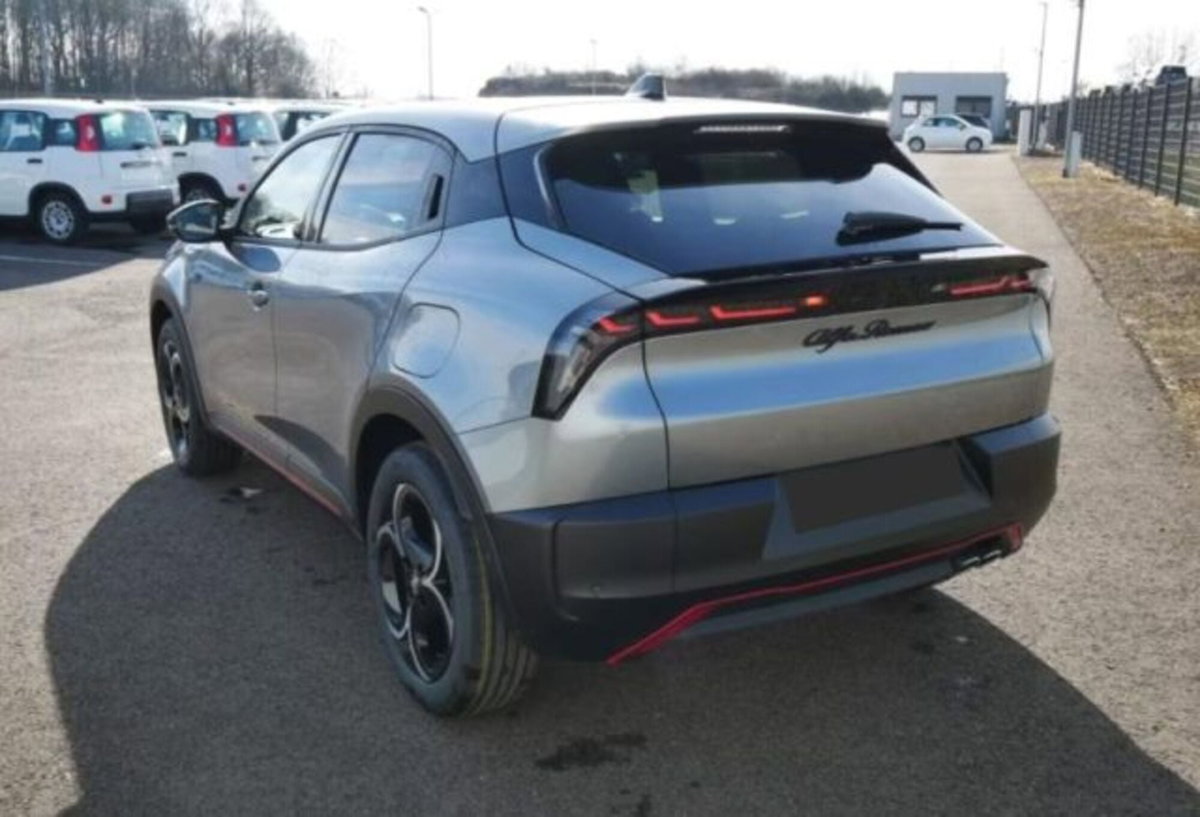 Alfa Romeo Junior 1.2 ibrida Sport Speciale 145cv edct6 (4)