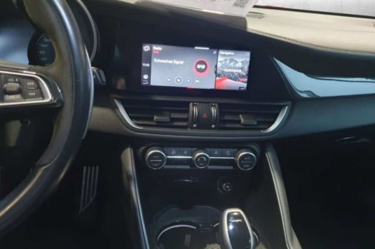Alfa Romeo Giulia 2.9 T V6 AT8 Quadrifoglio (8)