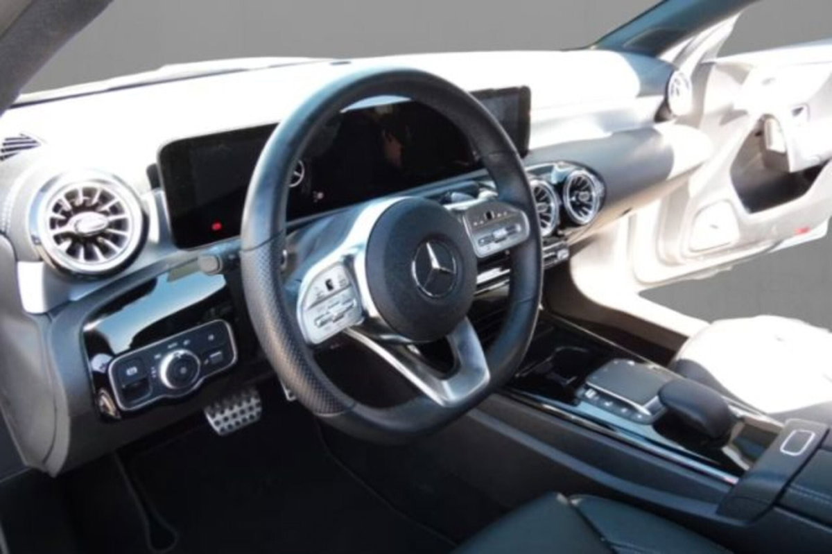 Mercedes-Benz Classe A 250 Automatic 4Matic Premium (5)