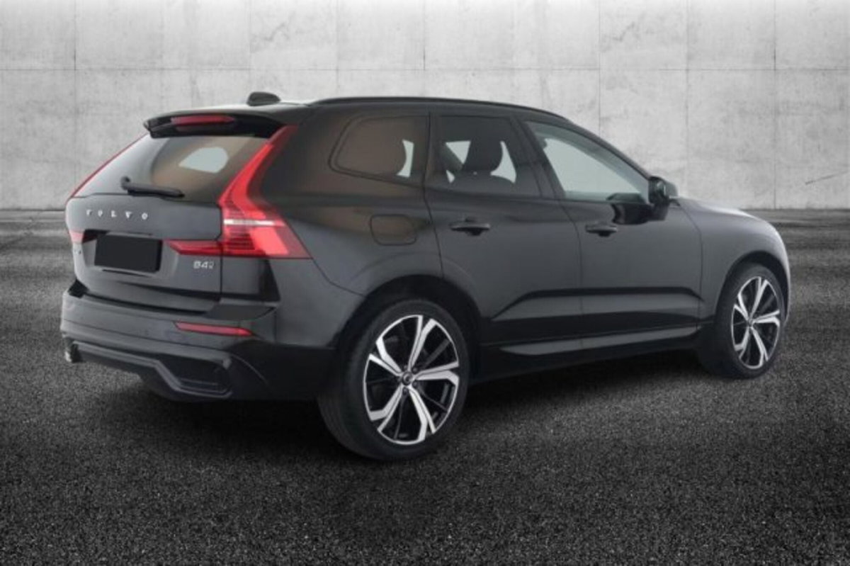 Volvo XC60 B4 (d) AWD automatico Plus Dark (2)