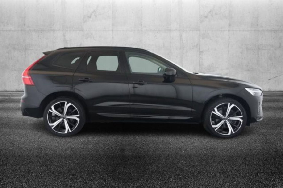 Volvo XC60 B4 (d) AWD automatico Plus Dark (3)
