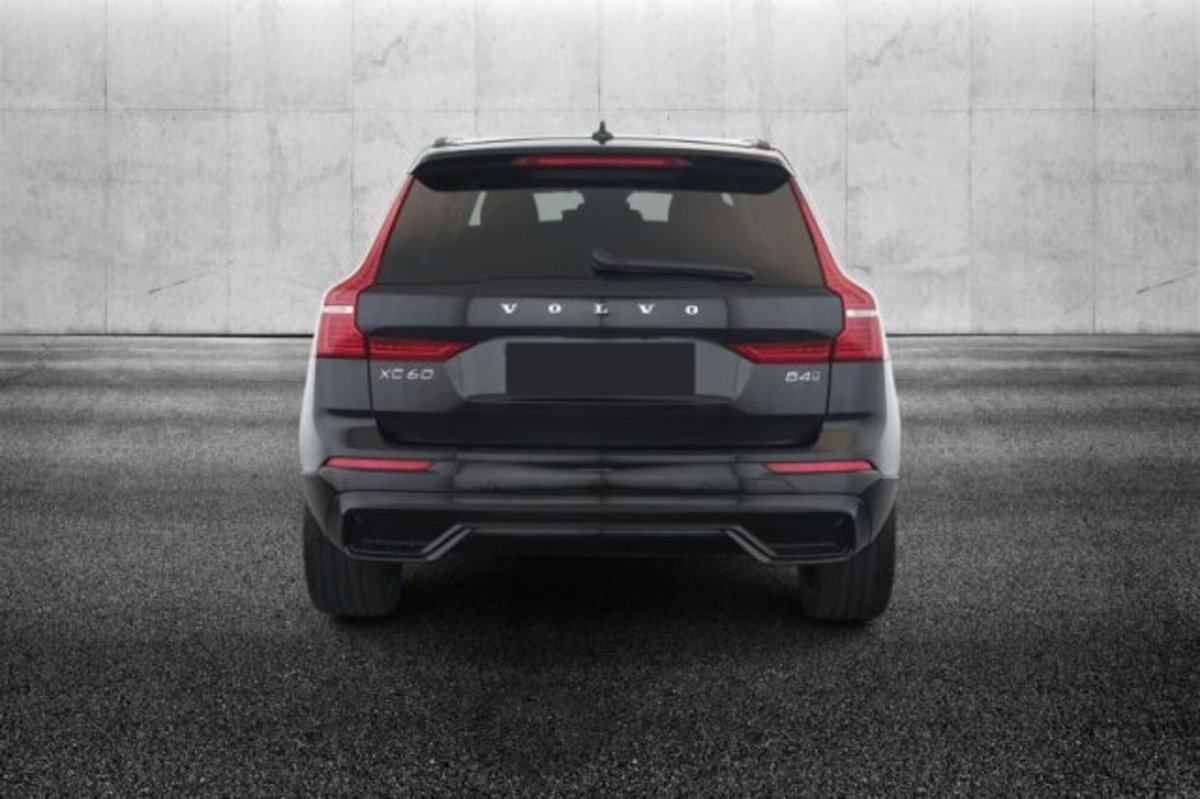 Volvo XC60 B4 (d) AWD automatico Plus Dark (4)