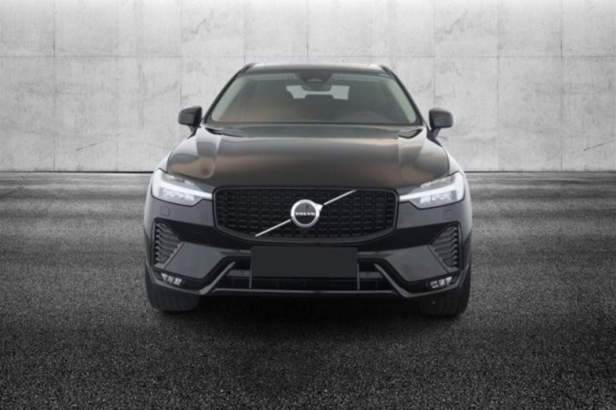Volvo XC60 B4 (d) AWD automatico Plus Dark (5)