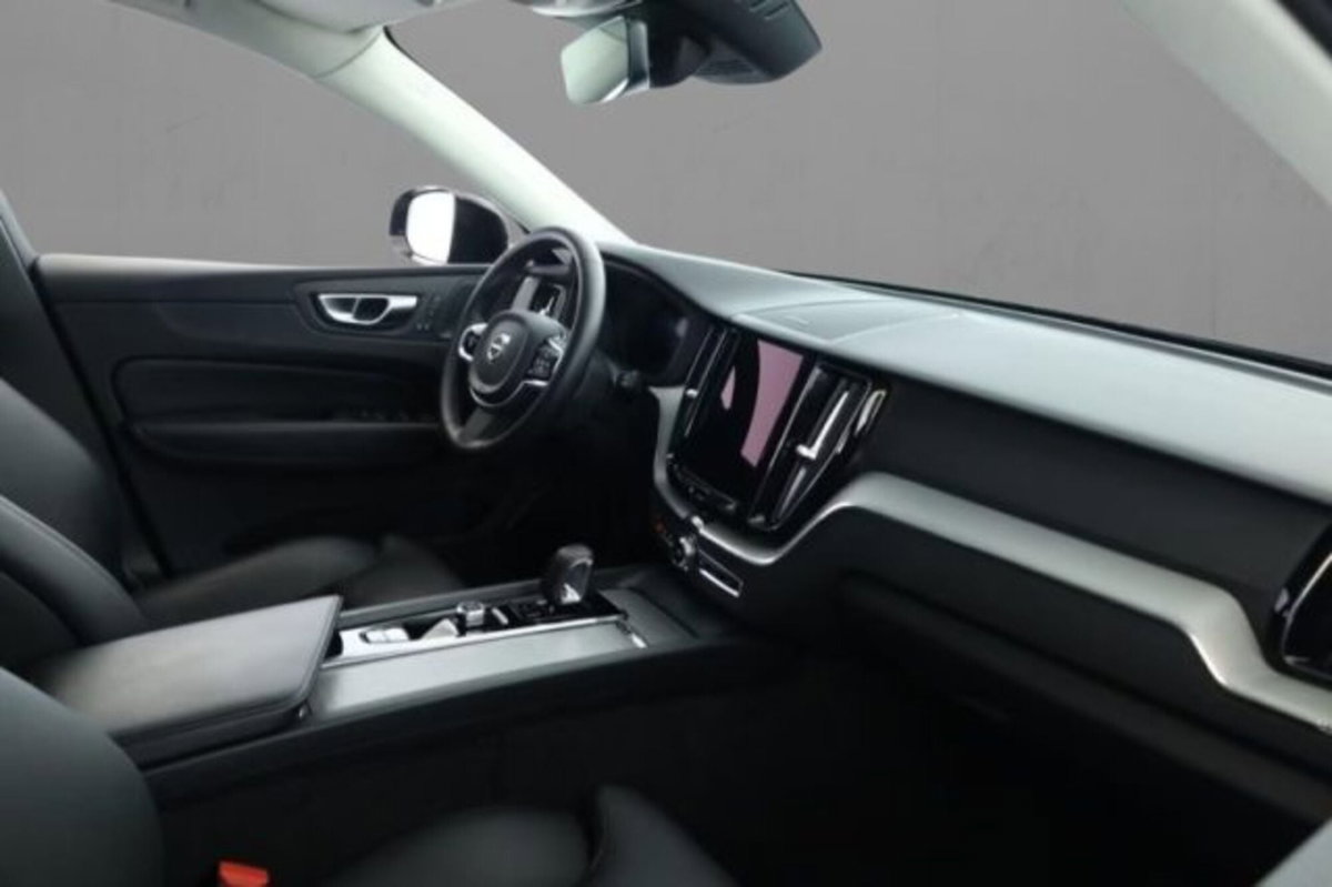 Volvo XC60 B4 (d) AWD automatico Plus Dark (7)