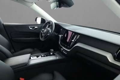 Volvo XC60 B4 (d) AWD automatico Plus Dark (7)