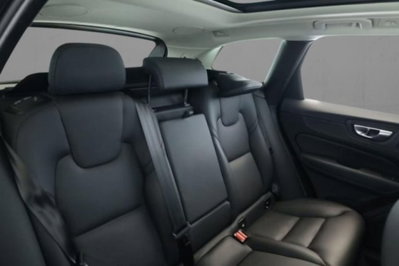 Volvo XC60 B4 (d) AWD automatico Plus Dark (8)
