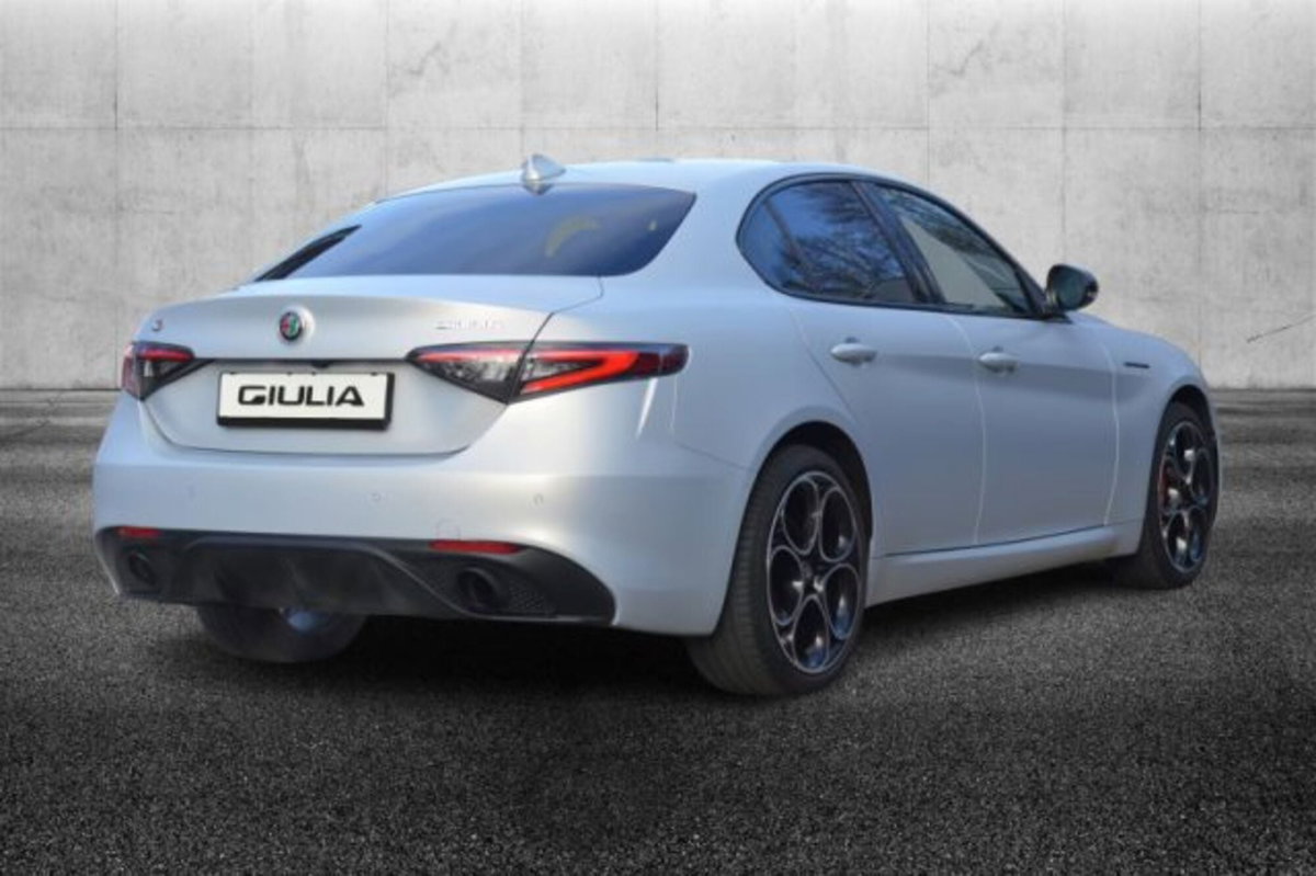 Alfa Romeo Giulia 2.0 Turbo 280 CV AT8 AWD Q4 Estrema (3)