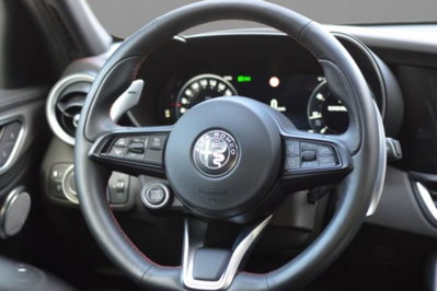 Alfa Romeo Giulia 2.0 Turbo 280 CV AT8 AWD Q4 Estrema (6)
