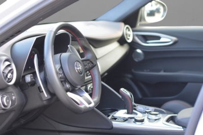 Alfa Romeo Giulia 2.0 Turbo 280 CV AT8 AWD Q4 Estrema (8)