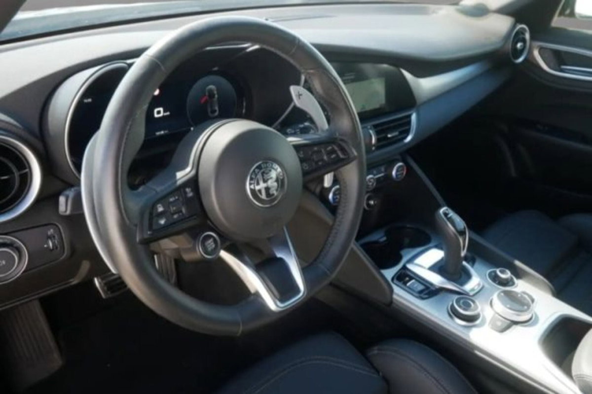 Alfa Romeo Giulia 2.0 Turbo 280 CV AT8 AWD Q4 Veloce (7)