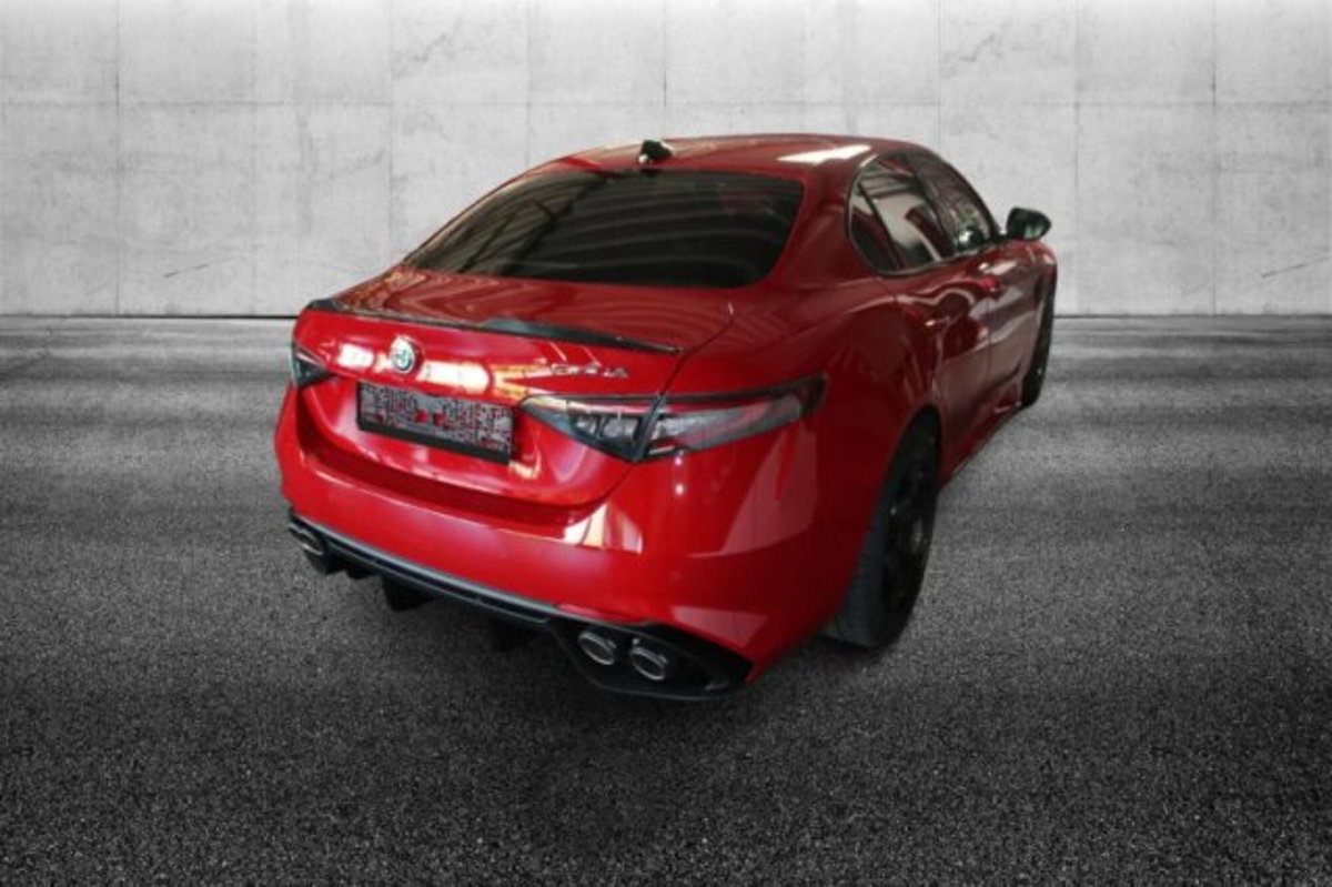 Alfa Romeo Giulia 2.9 T V6 AT8 Quadrifoglio (4)