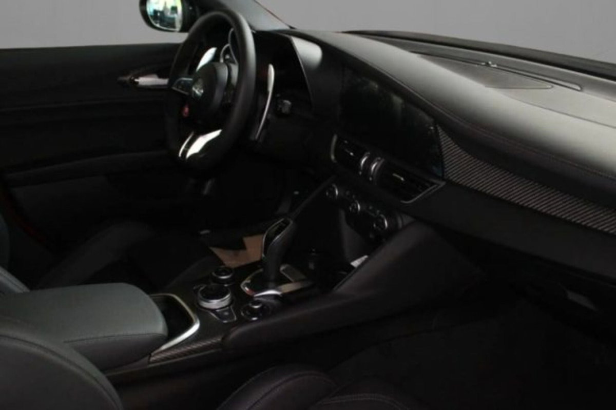 Alfa Romeo Giulia 2.9 T V6 AT8 Quadrifoglio (7)