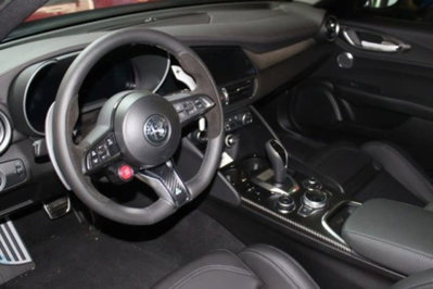 Alfa Romeo Giulia 2.9 T V6 AT8 Quadrifoglio (8)