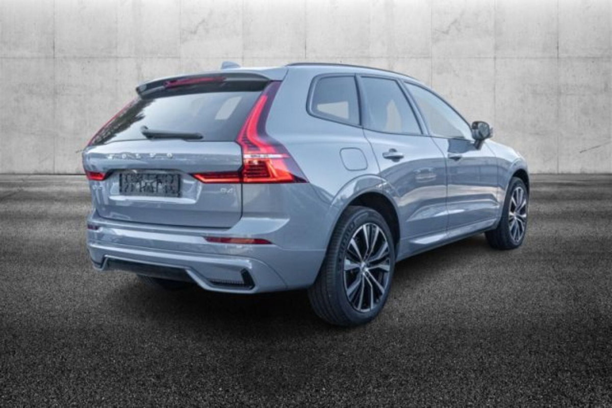 Volvo XC60 B4 automatico Plus Dark (2)