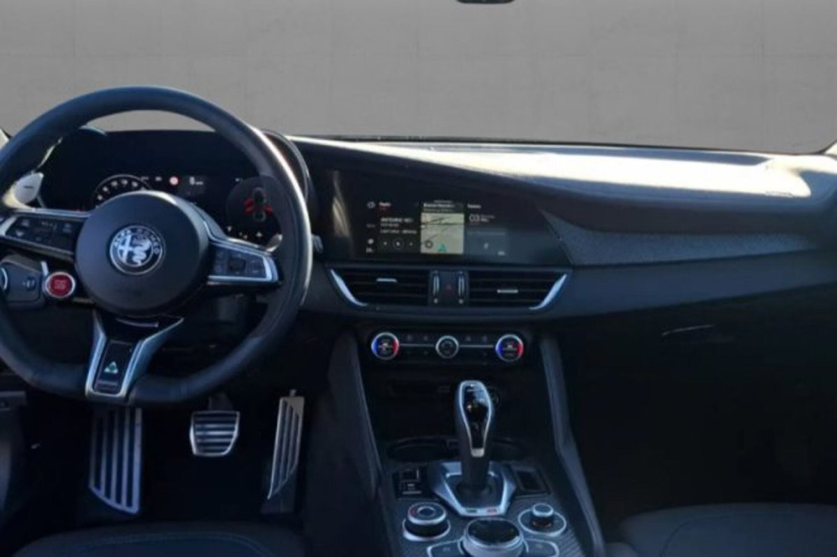 Alfa Romeo Giulia 2.9 T V6 AT8 Quadrifoglio (6)
