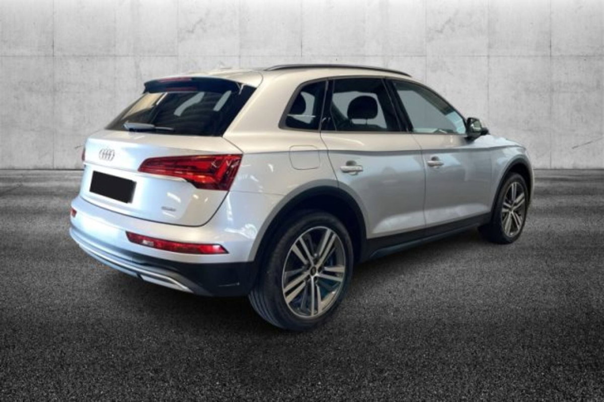 Audi Q5 50 TFSI e quattro S tronic Business Design (2)