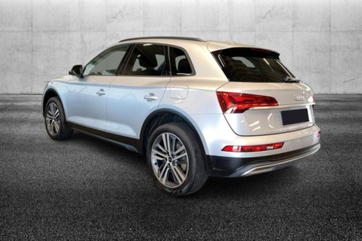 Audi Q5 50 TFSI e quattro S tronic Business Design (3)