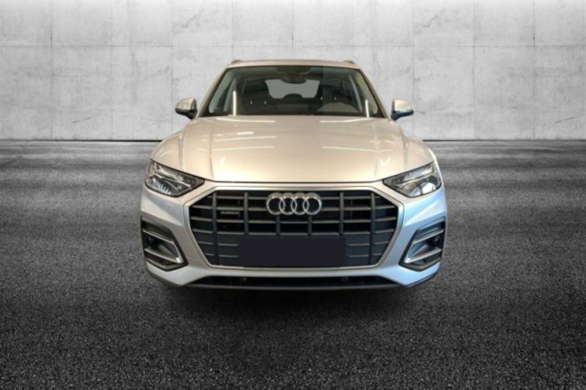 Audi Q5 50 TFSI e quattro S tronic Business Design (4)