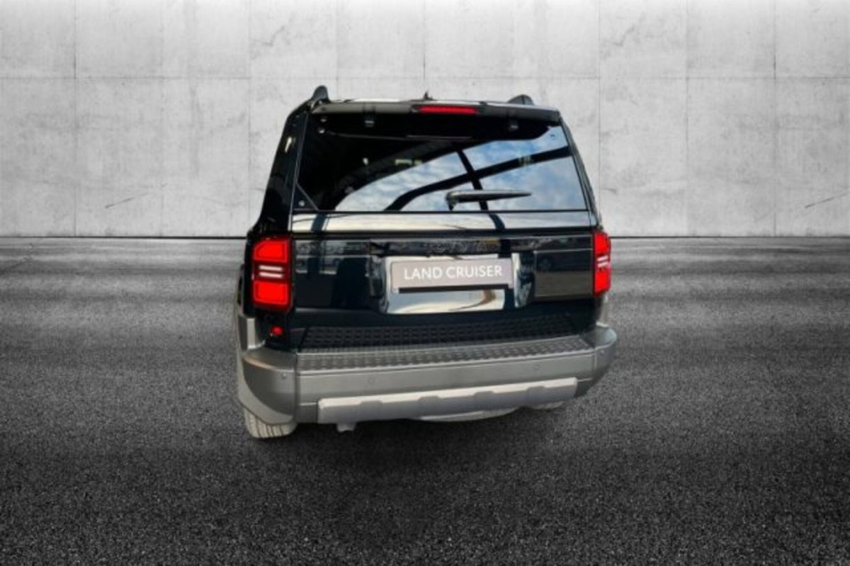 Toyota Land Cruiser 2.8 d-4d Lounge awd auto (4)