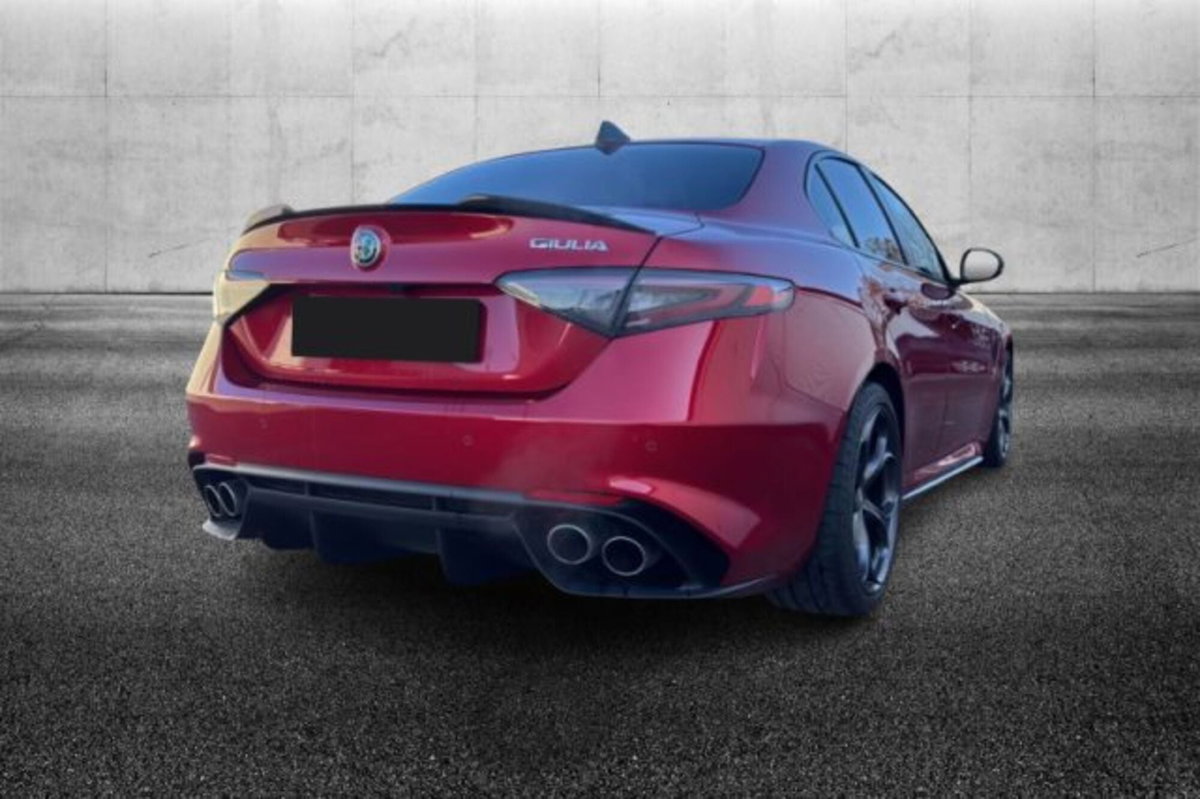 Alfa Romeo Giulia 2.9 T V6 AT8 Quadrifoglio (2)