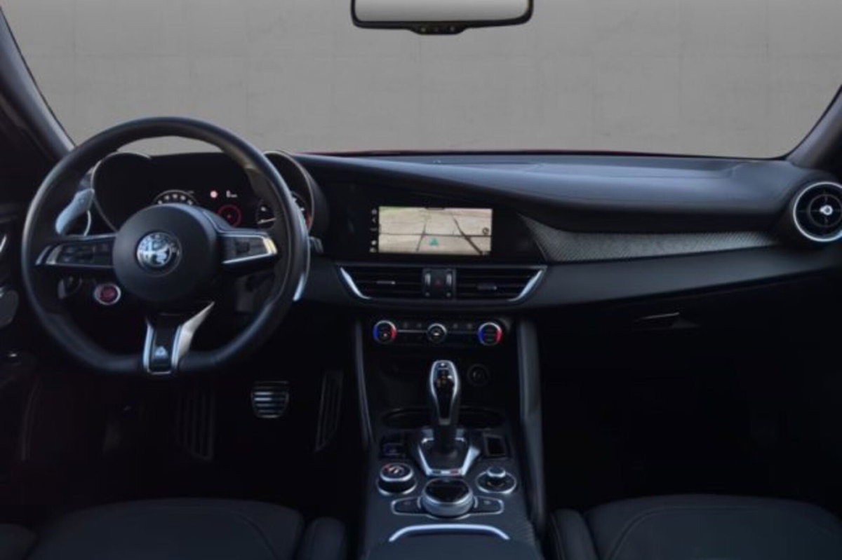 Alfa Romeo Giulia 2.9 T V6 AT8 Quadrifoglio (6)