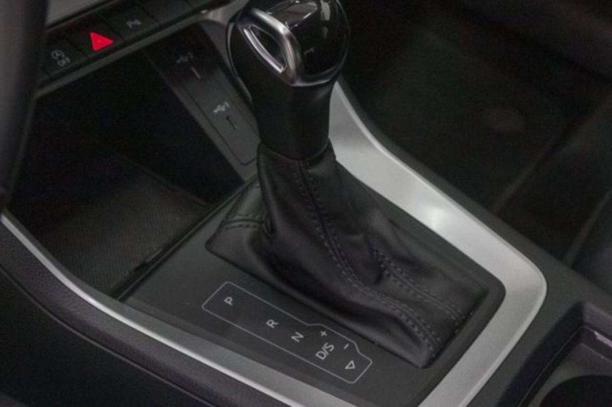 Audi Q3 40 TDI quattro S tronic Business (8)