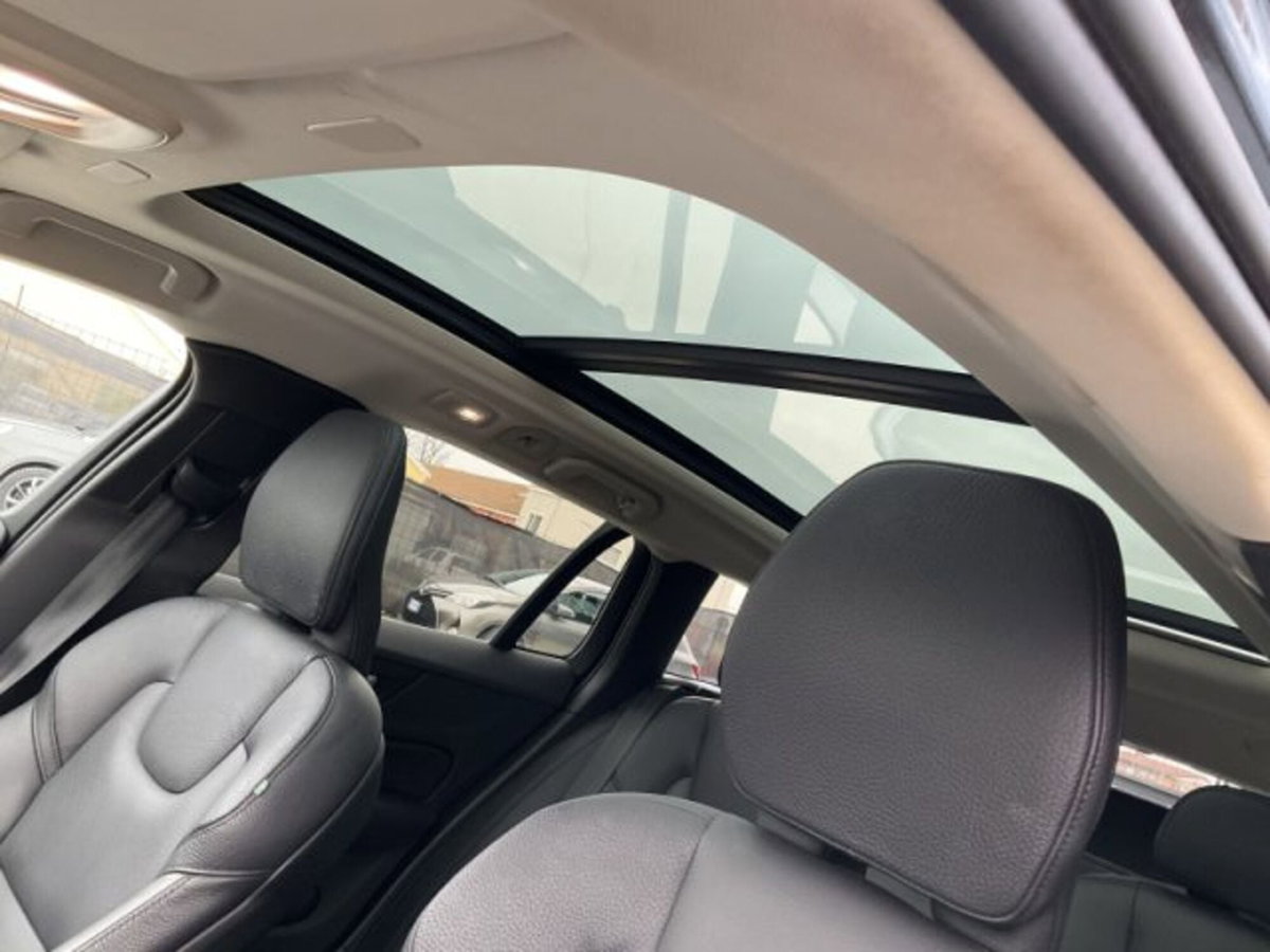 Volvo V60 B4 automatico Plus Dark (8)