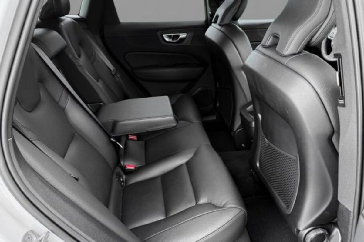 Volvo XC60 B4 automatico Core (7)