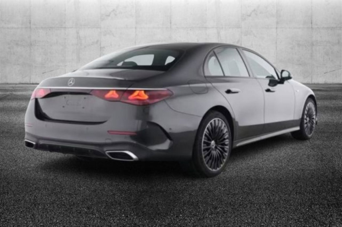 Mercedes-Benz Classe E 300 BlueEFFICIENCY 4Matic Avantg. AMG (2)