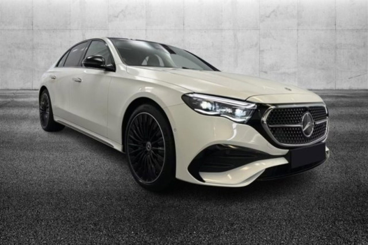 Mercedes-Benz Classe E 300 BlueEFFICIENCY 4Matic Avantg. AMG (2)