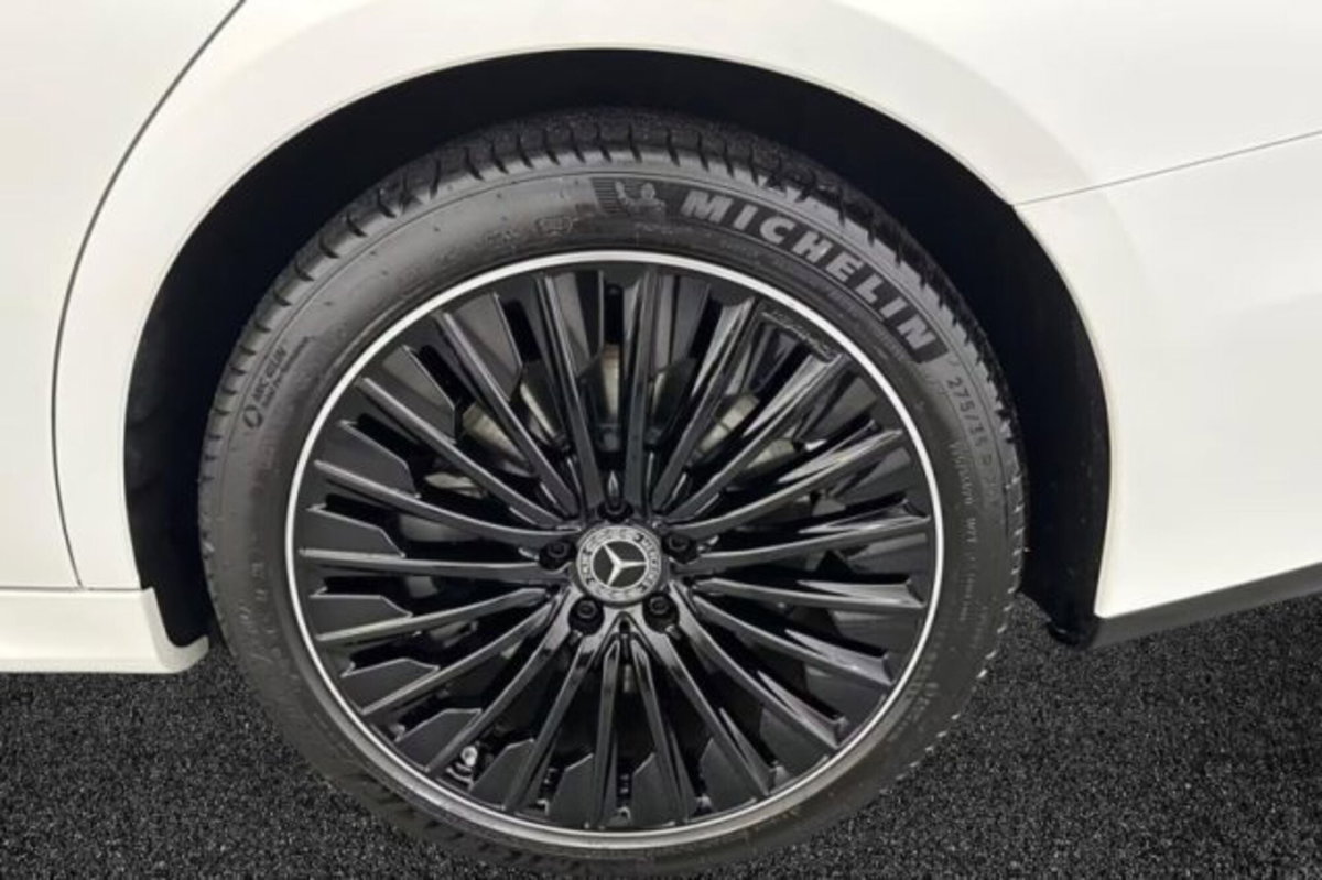 Mercedes-Benz Classe E 300 BlueEFFICIENCY 4Matic Avantg. AMG (8)
