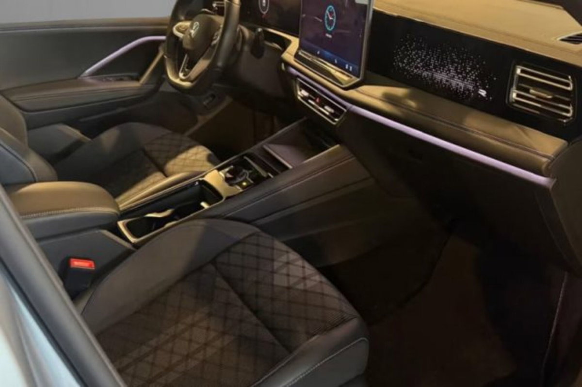 Volkswagen Tiguan 2.0 tdi R-Line 150cv dsg (6)