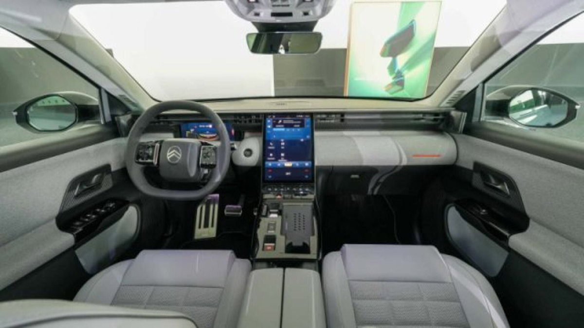 Citroen C5 Aircross 1.2 hybrid Plus 136cv e-dcs6 (7)