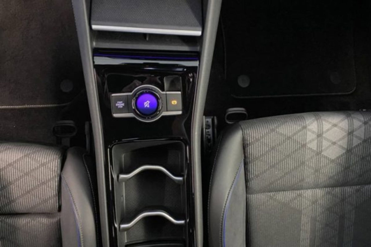 Volkswagen Tiguan 2.0 tdi R-Line 150cv dsg (8)