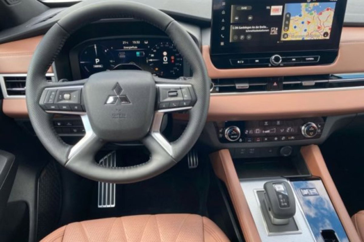 Mitsubishi Outlander 2.4 MIVEC 4WD PHEV Intense (6)