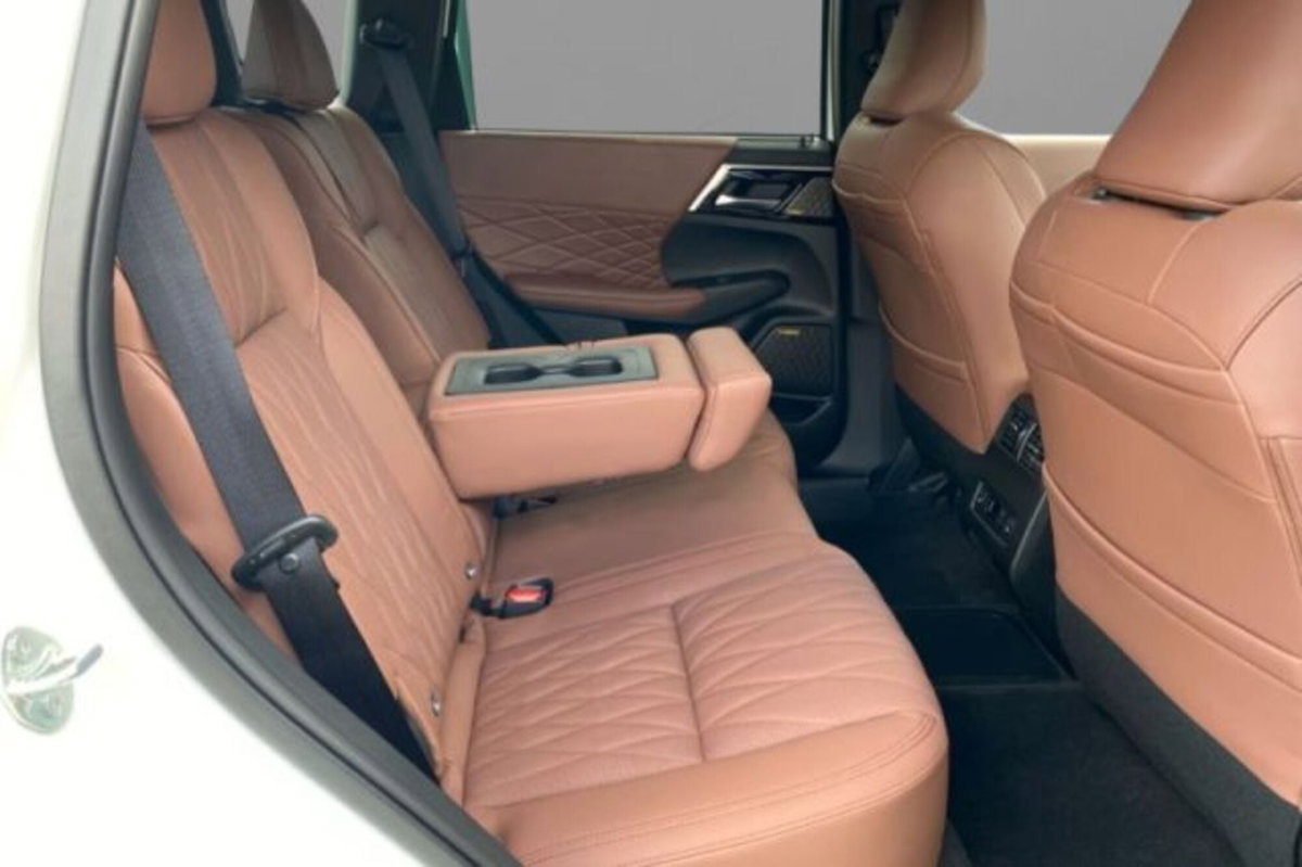 Mitsubishi Outlander 2.4 MIVEC 4WD PHEV Intense (8)