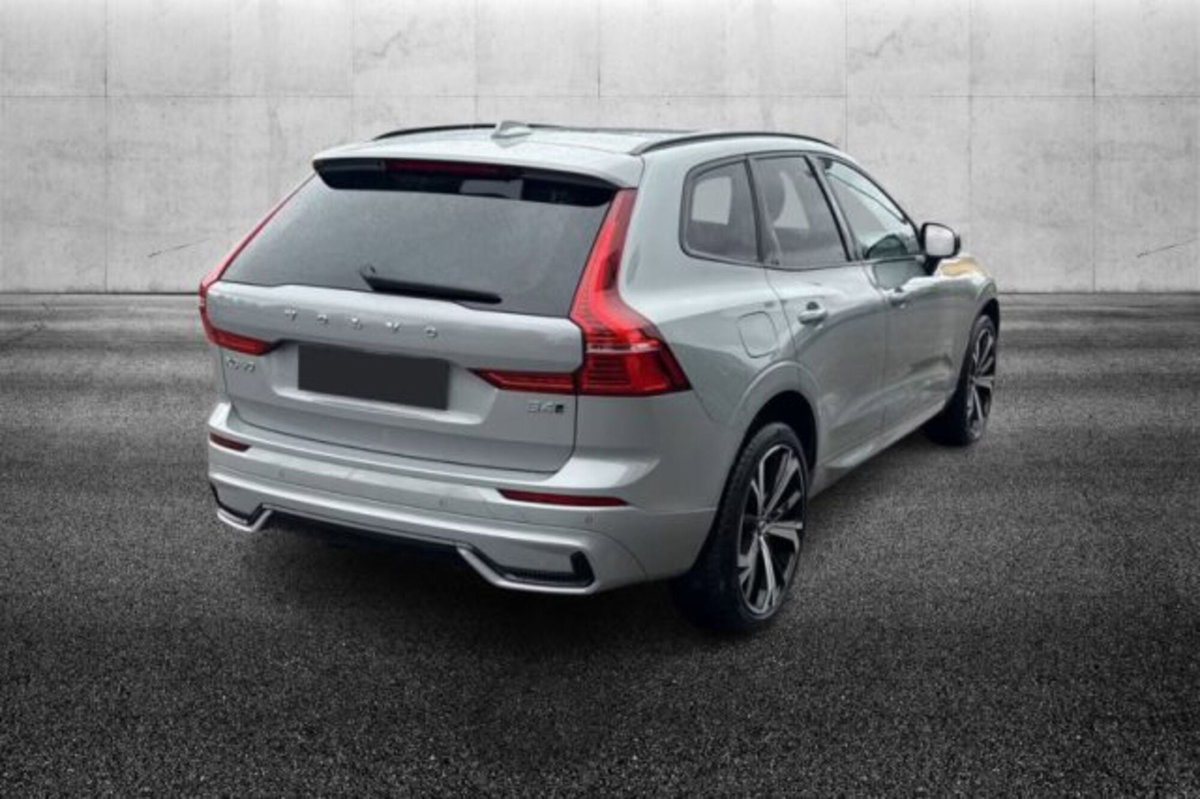 Volvo XC60 B4 (d) AWD automatico Plus Dark (2)
