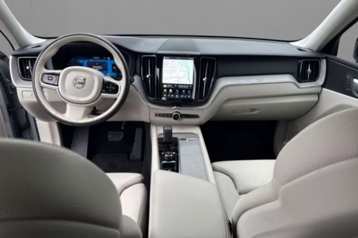 Volvo XC60 B4 (d) AWD automatico Plus Dark (6)