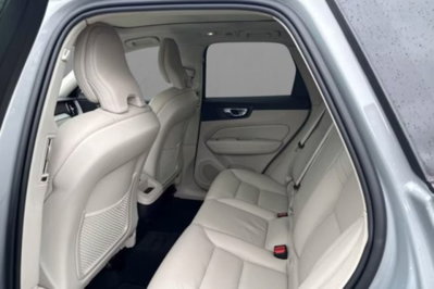 Volvo XC60 B4 (d) AWD automatico Plus Dark (8)