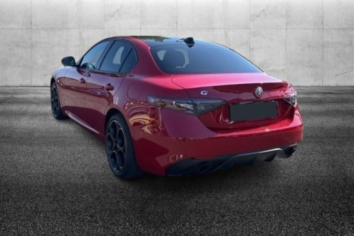 Alfa Romeo Giulia 2.0 Turbo 280 CV AT8 AWD Q4 Estrema (4)