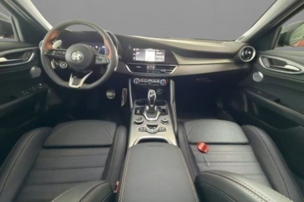 Alfa Romeo Giulia 2.0 Turbo 280 CV AT8 AWD Q4 Estrema (6)