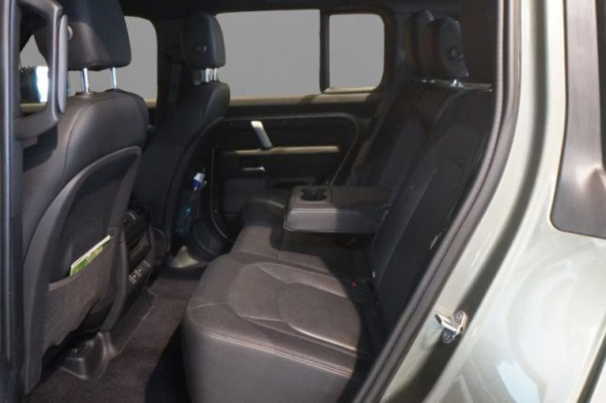 Land Rover Defender 110 3.0d i6 mhev X-Dynamic SE awd 250cv auto (8)