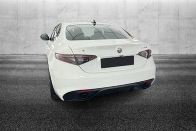 Alfa Romeo Giulia 2.0 Turbo 280 CV AT8 AWD Q4 Veloce (4)
