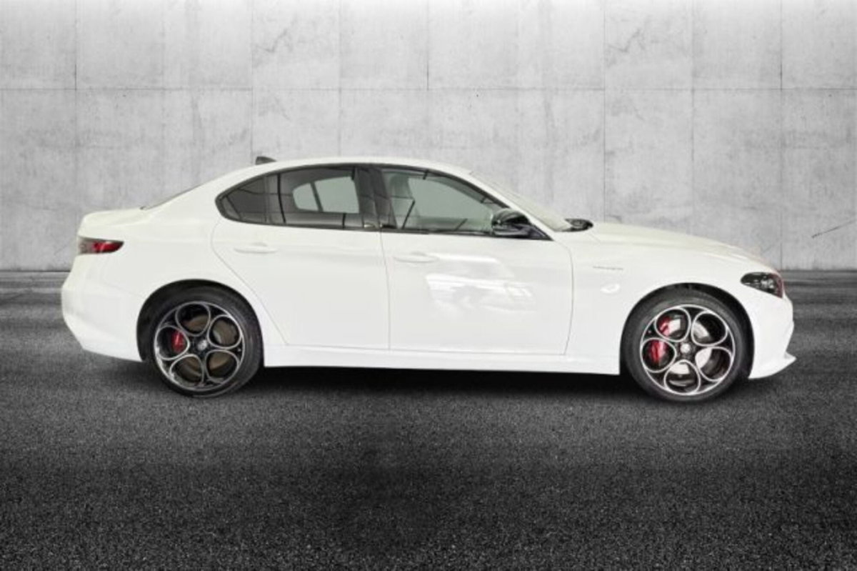 Alfa Romeo Giulia 2.0 Turbo 280 CV AT8 AWD Q4 Veloce (5)