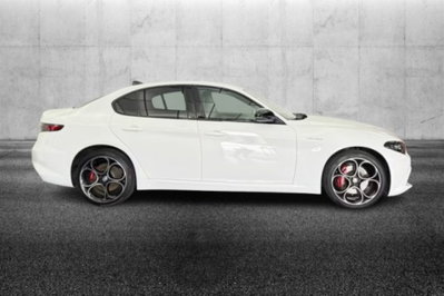 Alfa Romeo Giulia 2.0 Turbo 280 CV AT8 AWD Q4 Veloce (5)