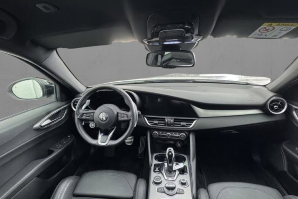 Alfa Romeo Giulia 2.0 Turbo 280 CV AT8 AWD Q4 Veloce (6)