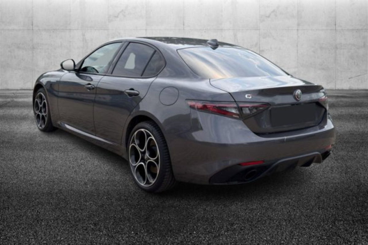 Alfa Romeo Giulia 2.0 Turbo 280 CV AT8 AWD Q4 Veloce (4)