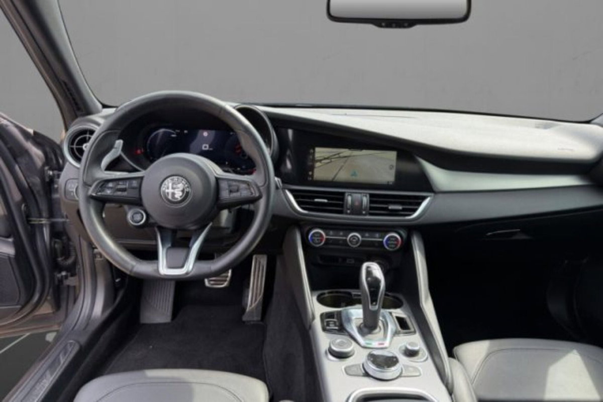 Alfa Romeo Giulia 2.0 Turbo 280 CV AT8 AWD Q4 Veloce (6)