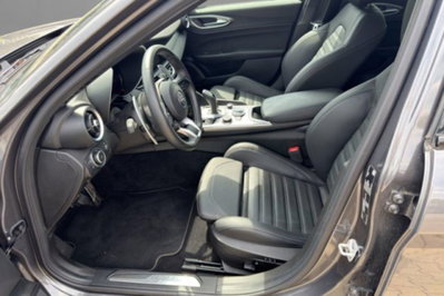 Alfa Romeo Giulia 2.0 Turbo 280 CV AT8 AWD Q4 Veloce (7)