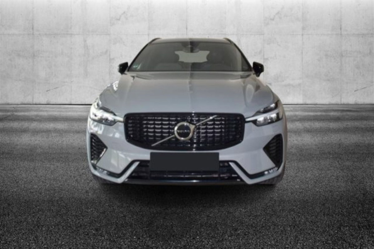 Volvo XC60 B4 automatico Plus Dark (4)